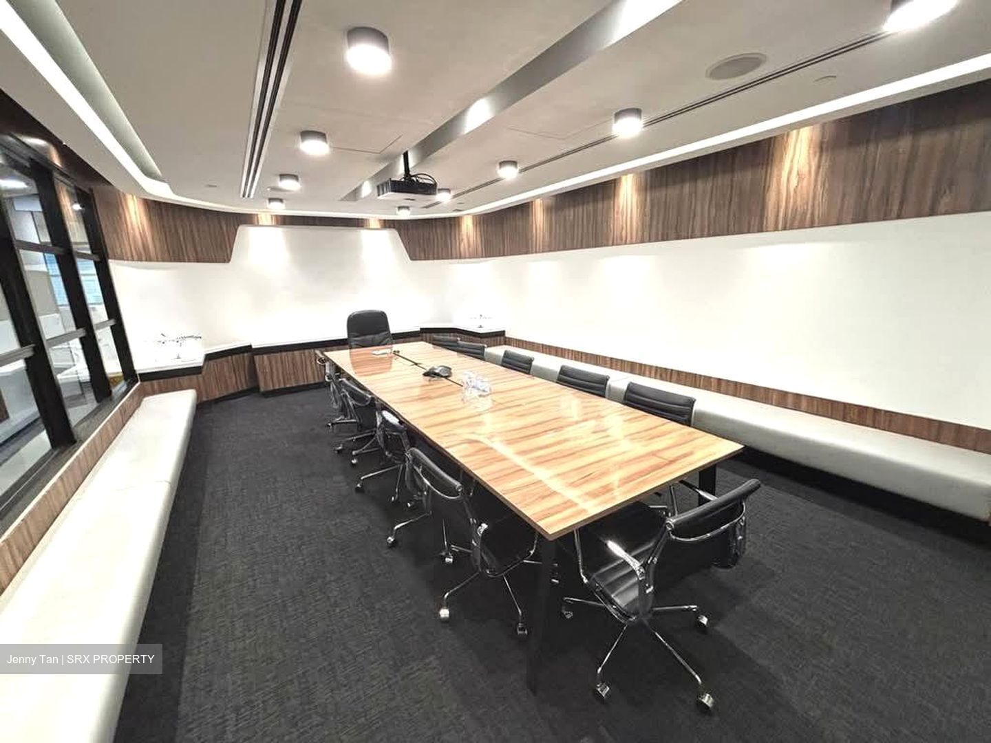 United Square (D11), Office #594026241